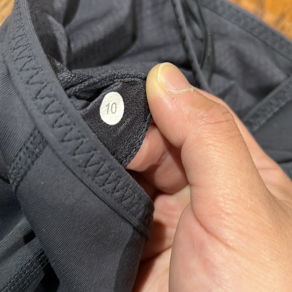 Lululemon Rehearsal Tank - Picture 4 of 5